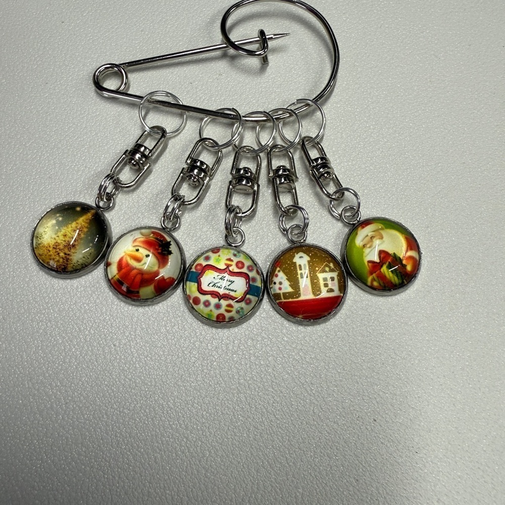 Festive Christmas Stitch Markers Set of 5 Random Christmas Scenes - Picture 1 of 3